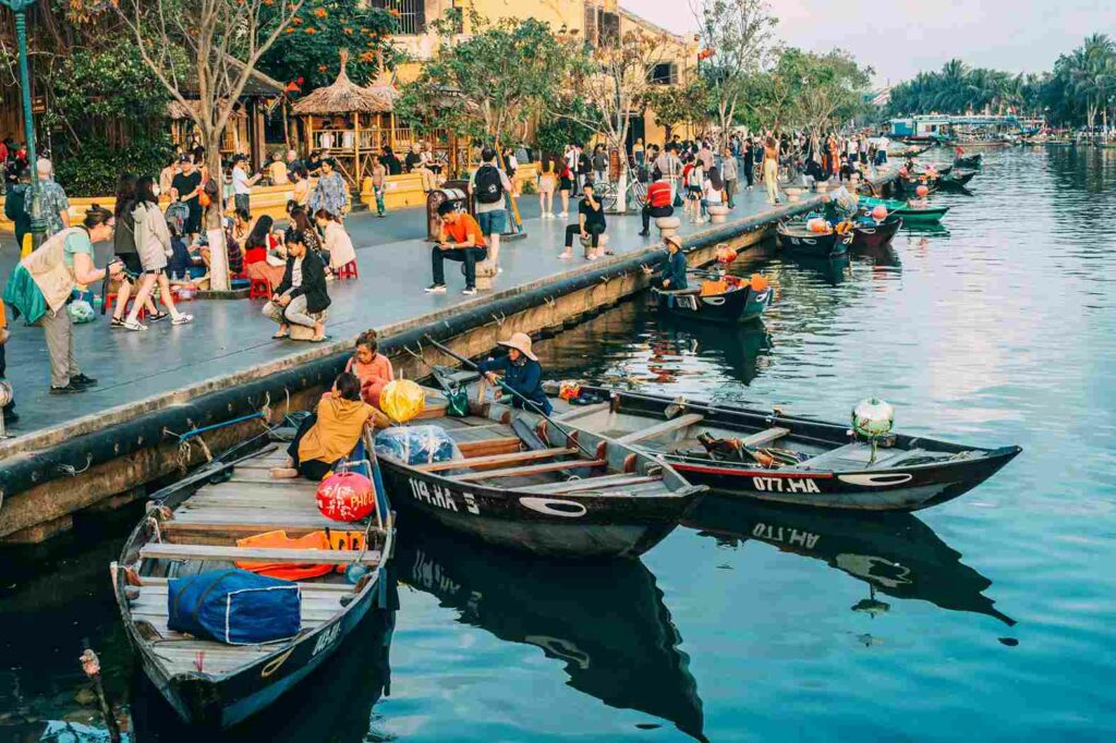 Top 8 Best Cities and Towns to Visit in Vietnam | Budget Itinerary