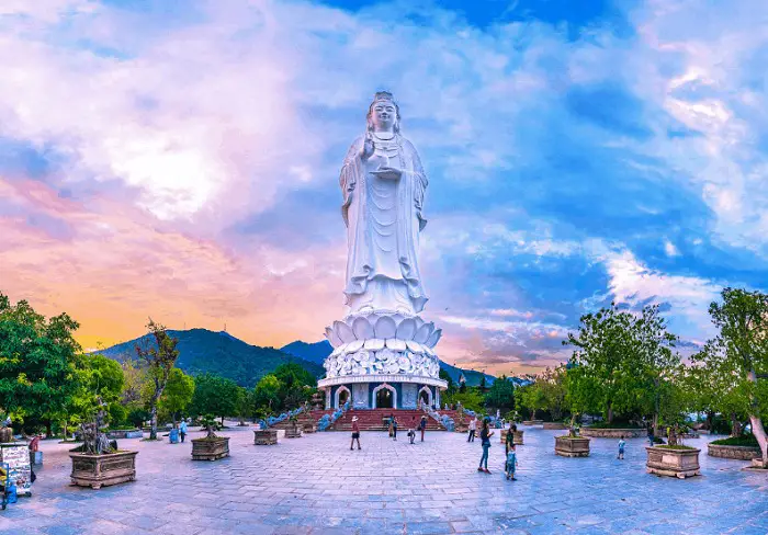 Statue of Quan Yin Bodhisattva