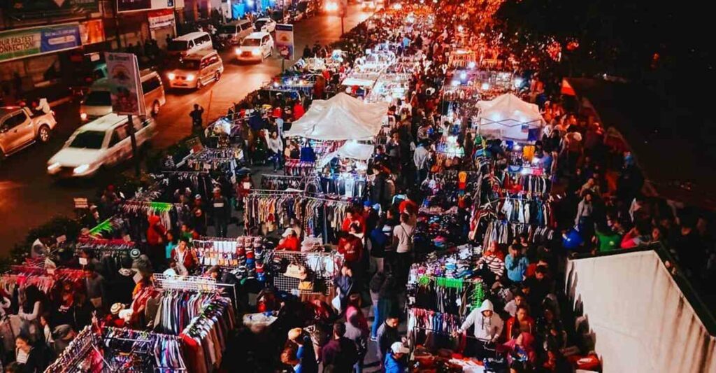 The busy night market in Baguio