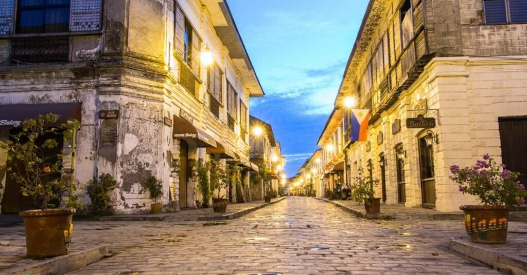 The beautiful Calle Crisologo at night