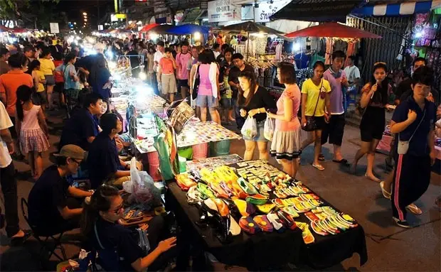 A line of pop-up stalls at Tha Phae Walking Street Market