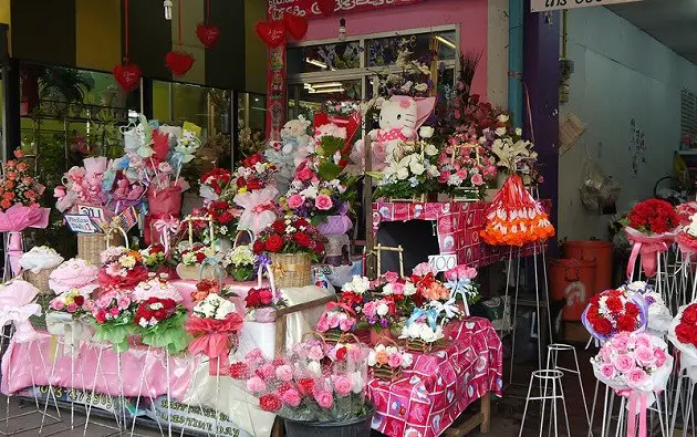 Valentine's flowers sold at Ton Lam Yai Market