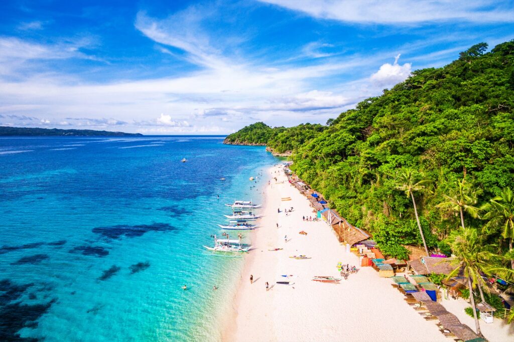 The stunning White Beach in Boracay