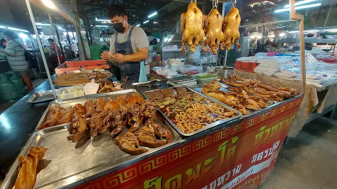 Food at Cha Kangrao Night Bazaar