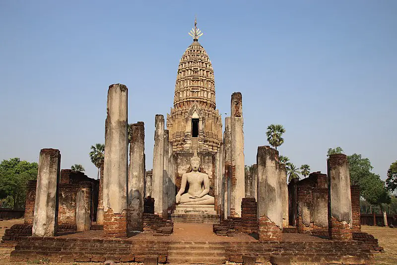 The beautiful Wat Phra Sri Rattana Mahathat